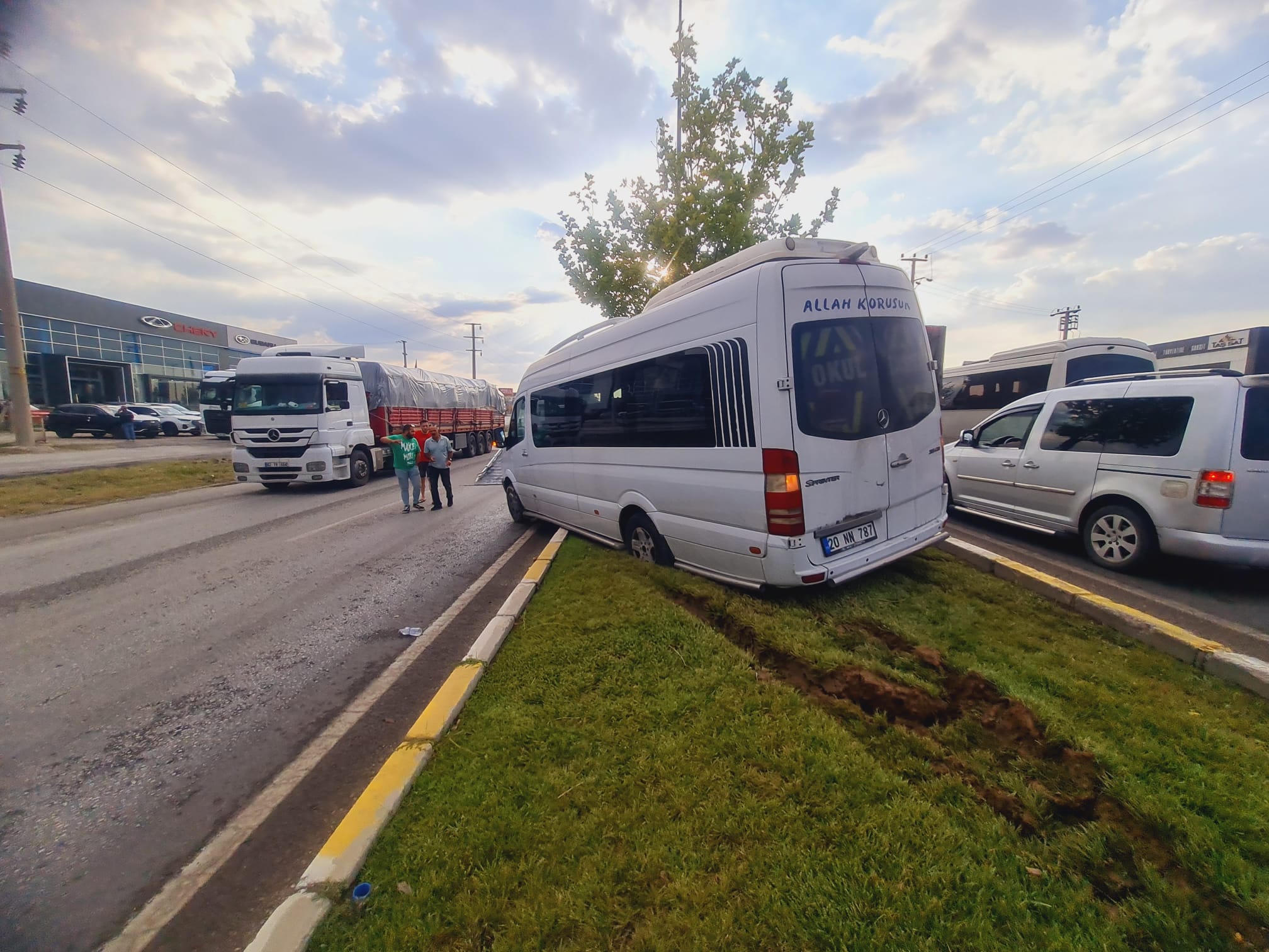 merkez-efendi-oto-kurtarma-fotograflar (7) merkez-efendi-oto-kurtarma-fotograflar (7)